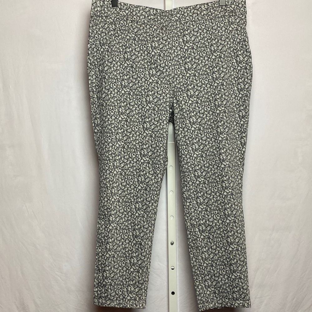 NWT Time & Tru Fitted Gray Animal Print Capri Jeggings XL
